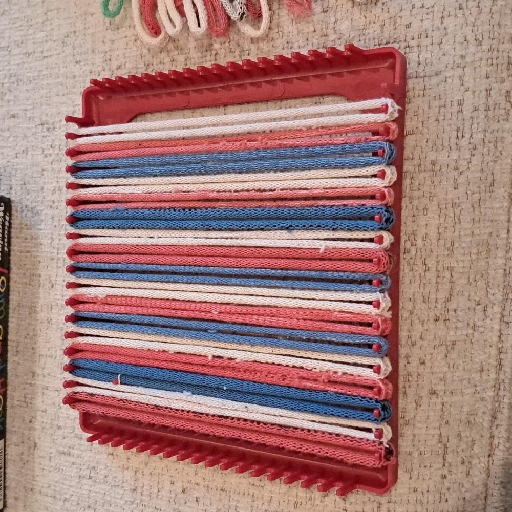 Loop Weaving Craft & Instructions Guide - Picture 5 of 6